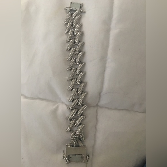 BNIB Mens Rhinestone Embellished Alloy Watch with Matching Bracelet - Picture 11 of 12